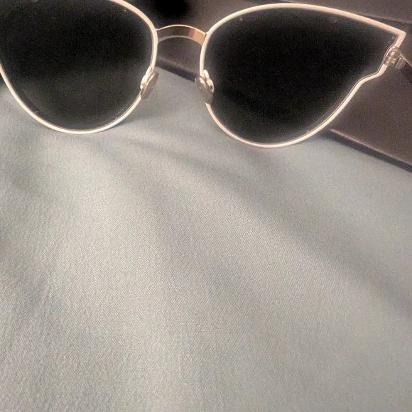 Dior Silver Cat-Eye Sunglasses Modern Design - Picture 7 of 7